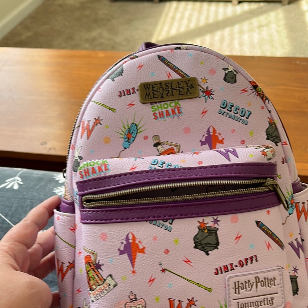 Harry Potter, Weasley in Weasley loungefly mini book bag